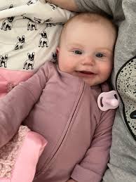 Can someone please give me information about when to give your baby water  or juice?? I thought you were suppose to wait until 1 year… Iv been seeing  people give there kids