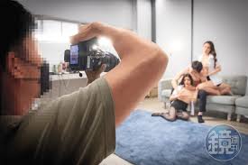 挑了一批日本怀旧AV女优的高水平情色照共享。 | 白色照片背景Picked a batch of high-level erotic photos  of Japanese nostalgic AV actresses to share.