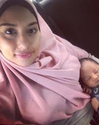 Debat caprice & fynn jamal, buat fynn jamal menangis. Suami Tak Matang Pelakon Kontroversi Zarina Anjoulie Sah Bercerai Tempatan Hiburan Trending Cari Infonet