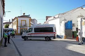 Num comunicado, a gnr indicou posteriormente que os desacatos provocaram um total de três feridos, sendo que os outros dois não precisaram de atendimento hospitalar. Enfermeiros Acusam Lar De Reguengos De Monsaraz De Falhar Compromisso Coronavirus Publico