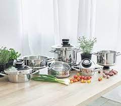 Terdapat lemari kulkas dan microwave yang ditempatkan dibagian kabinet. Amc Premium Cookware Cooking Systems Cooking Events Amc