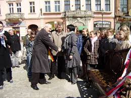 Nutzen sie unsere beratungsqualität in den filialen vor ort oder. Musikschul Partnerschaften Musik Und Kunstschule