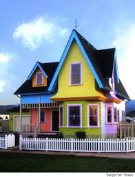 Une Maison Digne D Une Poupee Grace A Toutes Ses Couleurs Vives Etats Unis Utah With Images House Colors Happy House House