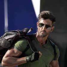 Download the latest hrithik roshan wallpapers and hrithik roshan desktop themes.new hrithik roshan male wallpapers, hrithik hrithik, tiger smash eight records, make history with war! Warmoviereview In Hrithikroshan S Intro Shot Of Coming Out Of The Chopper I Noticed He Knows Hrithik Roshan Hairstyle Hrithik Roshan Most Handsome Actors