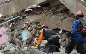 Titik gempa majene pada kedalaman 10 kilometer. Bmkg Nilai Gempa Bumi Di Majene Mamuju Sulbar Agak Aneh Gara Gara Ini