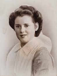 As a Christmas present to the community of Frome I would to offer 20  families the opportunity to have Christmas photos for free Please comment  below if you are interested 🎅🎄🎁📸