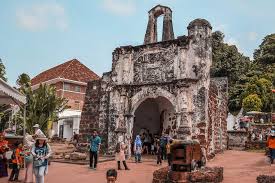 It takes 2 h 51 m to travel by bus from melaka to kuala lumpur, subject to circumstances that can stretch the trip. 4d3n Kuala Lumpur City Tour Malacca D Asia Travels