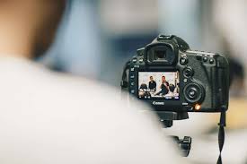 While out on assignment trying to document the illegal activities of the japanese underworld, photographer takaba crosses paths with the dark and mysterious leader asami. What Is A Digital Camera Viewfinder
