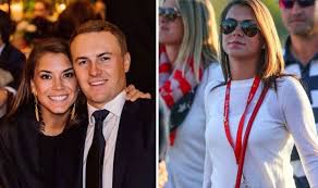 Verret has stood by her man through many of his wins since he turned pro in 2013. Jordan Spieth Wife Meet The Childhood Sweetheart And Brunette Beauty By Golf Star S Side Golf Sport Express Co Uk