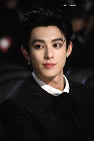 Vương Hạc Đệ "hờ hững" với Ngu Thư Hân, thái độ khác xa năm ngoái