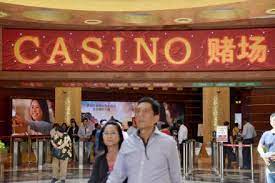 Cab fare to the airport and dowtown is about $25 to $35 each way. Singaporeans Spend Over S 1b In Casino Entrance Fees Government Economy The Business Times