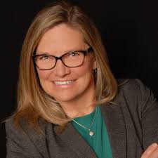 Danielle Lareau's Instagram, Twitter & Facebook