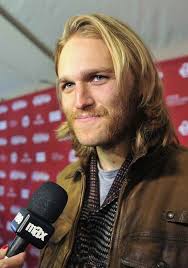 Although he was born into a family of famous actors, russell was inclined toward hockey since childhood. Wyatt Russell Is The Spitting Image Of Parents Kurt Russell Goldie Hawn Closer Weekly Goldie Hawn Wyatt Goldie Hawn Kurt Russell