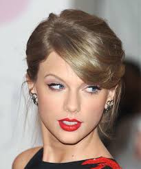 Taylor swift haircut has undergone a sea change from the initial phase of her career. 39 Taylor Swift Hairstyles Hair Cuts And Colors
