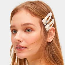 That's right, claw clips are back in and we couldn't be happier about it! 60 Trendy Hair Accessories You Must Try This Fall