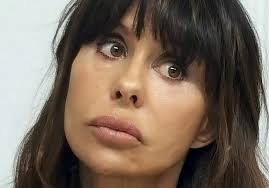 You will find below the horoscope of manuela moura guedes with her interactive chart, an excerpt of her astrological portrait and her. Mudar De Sexo Aos 16 Manuela Moura Guedes Critica Propostas Do Bloco Zap