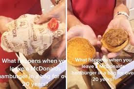 0 ratings0% found this document useful (0 votes). Vor 24 Jahren Gekauft So Sieht Ein Hamburger Von Mcdonald S Heute Aus Tag24