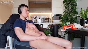 Mr. Feelgood Feels Horny After Editing Porn – Zenmenx – Gay for Fans