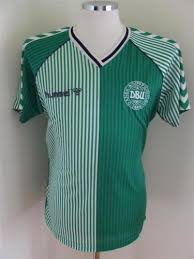 Gracias al personal de la posta vacunatoria ubicada en calle alemania por su trabajo, compromiso y atención. Sarmiento Uhlsport Copia De Dinamarca Hummel 1991 En Una Baldosa