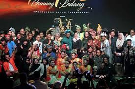 Nasir, man bai and others. Teater Muzikal Puteri Gunung Ledang Di Maps Janjikan Kelainan Utusan Borneo Online