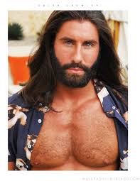 Caleb Crowley disfruta del verano en fotos de Benjamin Patterson para  Satellite Magazine