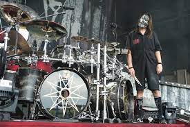 Se trata de su baterista jay weinberg, quien recientemente ha sido nombrado como el ¡mejor baterista de metal en el mundo!, de acuerdo con una encuesta realizada por music radar. Jay Weinberg De Slipknot Gano Premio De Mejor Baterista De Metal Metalrock Club