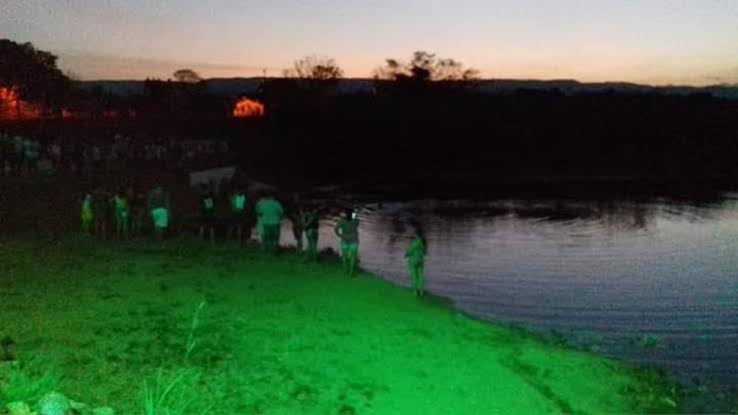 Resultado de imagem para afogamento em açude no ceará a noite"