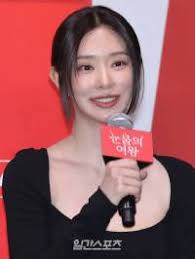 Lee Joo-bin (이주빈)