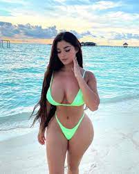 Demi rose is a seductress in the true sense of the word and knows hot set instagram on fire. Xxs Taille Und Xxl Po Demi Rose Posiert Im Lara Croft Look Promiflash De