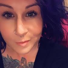 Sarah Lashbrook's Instagram, Twitter & Facebook