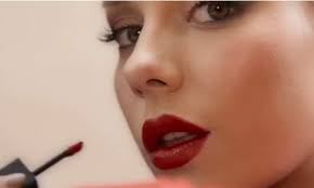 Ester expósito was born in madrid in 2000. Ester Exposito Protagoniza Nuevo Comercial De Yves Saint Laurent El Siglo De Torreon