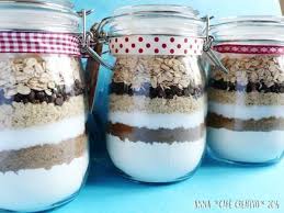 Scoprite tutte le da qualche anno noi optiamo per i regali gastronomici, ma non certo i cesti anni '90 pieni di prodotti confezionati. 11 Idee Per Regali Di Natale Fatti In Casa Cafe Creativo Idee Fai Da Te E Tutorial