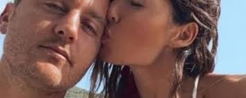 Ferment on social media after the father of the former gieffino complimented elisabetta gregoraci, currently busy with live beats. Elisabetta Gregoraci Stefano Coletti Pubblica Le Foto Di Coppia Replica Ai Prelemi E Cancella Il Post Notizie Audaci