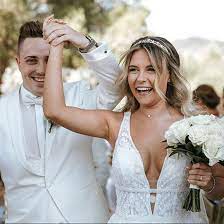 Doch nun gab es bei dagi bee und eugen kazakov eine 2. Dagi Bees Hochzeit Mega Geschenk Von Felix Jaehn Bravo