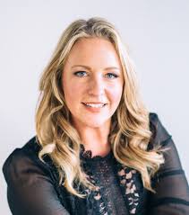 Amanda Lucey's Instagram, Twitter & Facebook