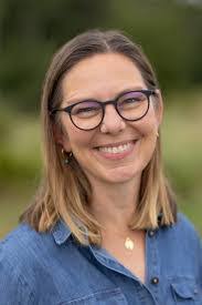 Kate Ries's Instagram, Twitter & Facebook