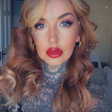 Larissa King's Instagram, Twitter & Facebook