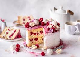 Für den teig eier mit öl, zucker und vanillezucker cremig rühren. Himbeer Raffaello Torte Ohne Gelatine Emma S Lieblingsstucke