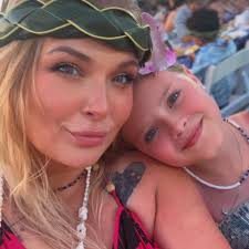 Which pair of shoes did you wear?!#2000s #millennial #nostalgia #90s