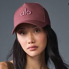 NWT Alo Yoga District Trucker Hat Burgundy Truffle