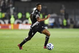 Jair volta a ser relacionado pelo Vasco após quase 10 meses e enfrentará o Vitória