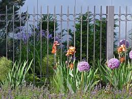 Pin Von Peter Hofmann Auf Zaune Metall Metallzaun Moderner Zaun Gartenzaun