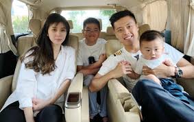Captain vincent raditya semasa kecil sangat dekat dengan adik lelakinya yang bernama: Biografi Vincent Raditya Gambaran