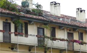 This venue is equipped with a kitchen, 1 bedroom and 2 bathrooms. Le Case Di Ringhiera A Chi Spetta La Manutenzione Di Ringhiere E Ballatoi Studio Immobiliare Mezzetti