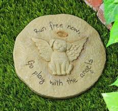 Amazon Com Dog Memorial Stepping Stone Run Free Now Play With Angels From Grasslands Patio Lawn Garden Need Th Dog Remembrance Dog Memorial Dog Angel