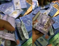 Kau tak hormat orang doh. Selalu Tiap Jumaat Ada Duit Rm100 Dilipat Dlm Rm1 Tapi Skrng Dah Takde Ajk Masjid Risau Keadaan Penderma Unik