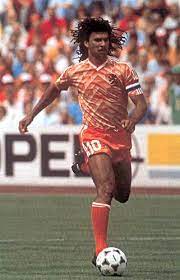 Ruud gullit at the opening of uefa champions league trophy tour held in oktober 2011,in belgrade, serbia, below kalemegdan fortress,under sponsorship of unicredit bank. Ruud Gullit Mediocampista Delantero Hfc Haarlem 1979 1982 Feyenoord 1982 1985 Psv Eindhoven 1985 1 Ruud Gullit Legends Football Best Football Players