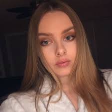 Erin Meadows's Instagram, Twitter & Facebook