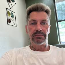 Si me debes todavía el café mañanero.... ejjjjjele,un abrazo enorme DIEGO.