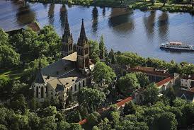 A chéquia ou tchéquia é um país da europa central. Embarque Na Viagem